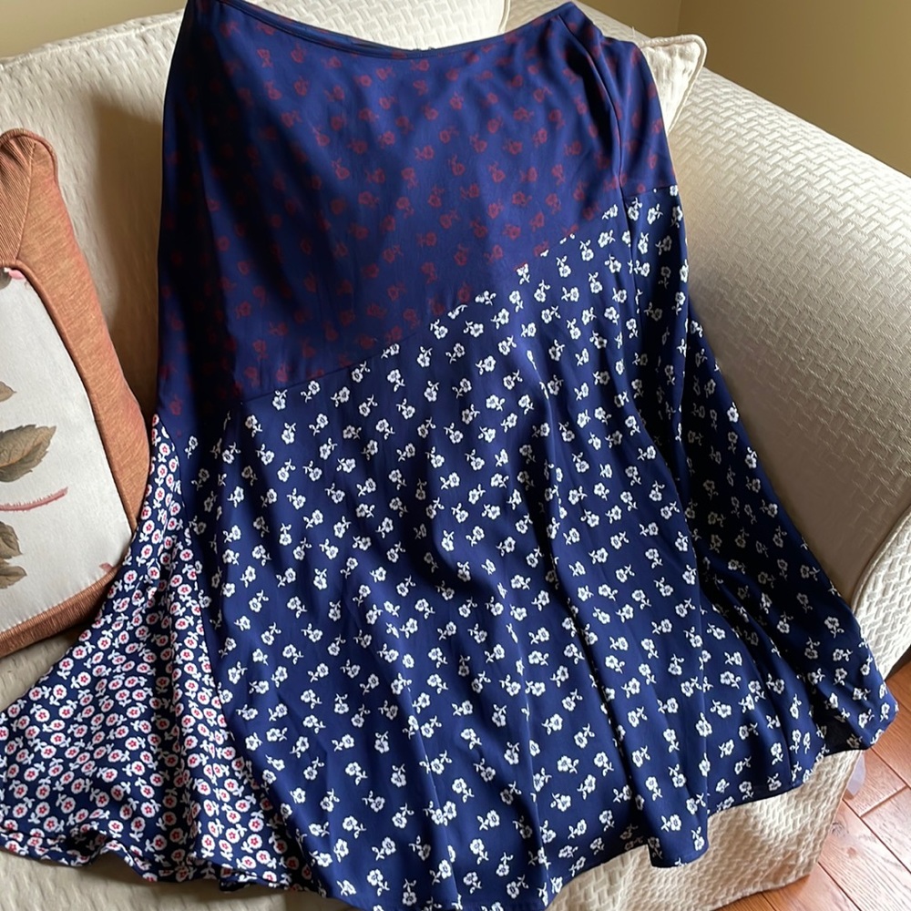 Fully lined asymmetric print skirt